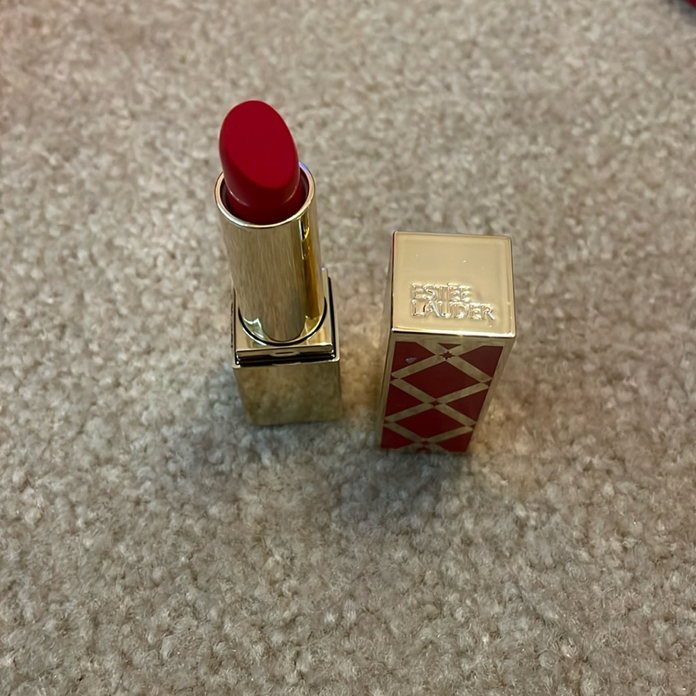 Estee Lauder Pure Color Envy sculpting lipstick